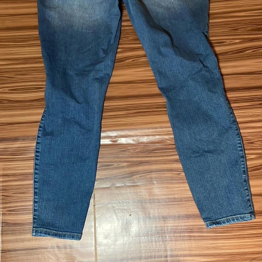 Torrid Distressed Jeans Size 18R - Picture 6 of 9